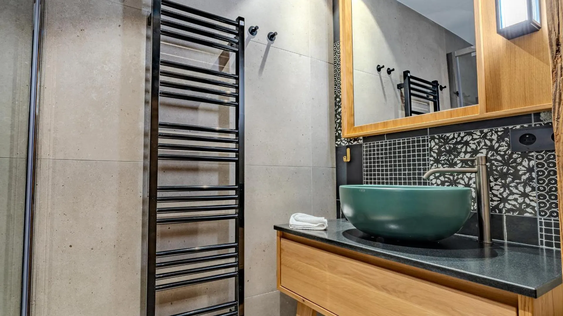 דירה Les Allues Appartement De Luxe Avec Jacuzzi Et Terrasse Panoramique A Meribel - Fr-1-613-134 צרפת